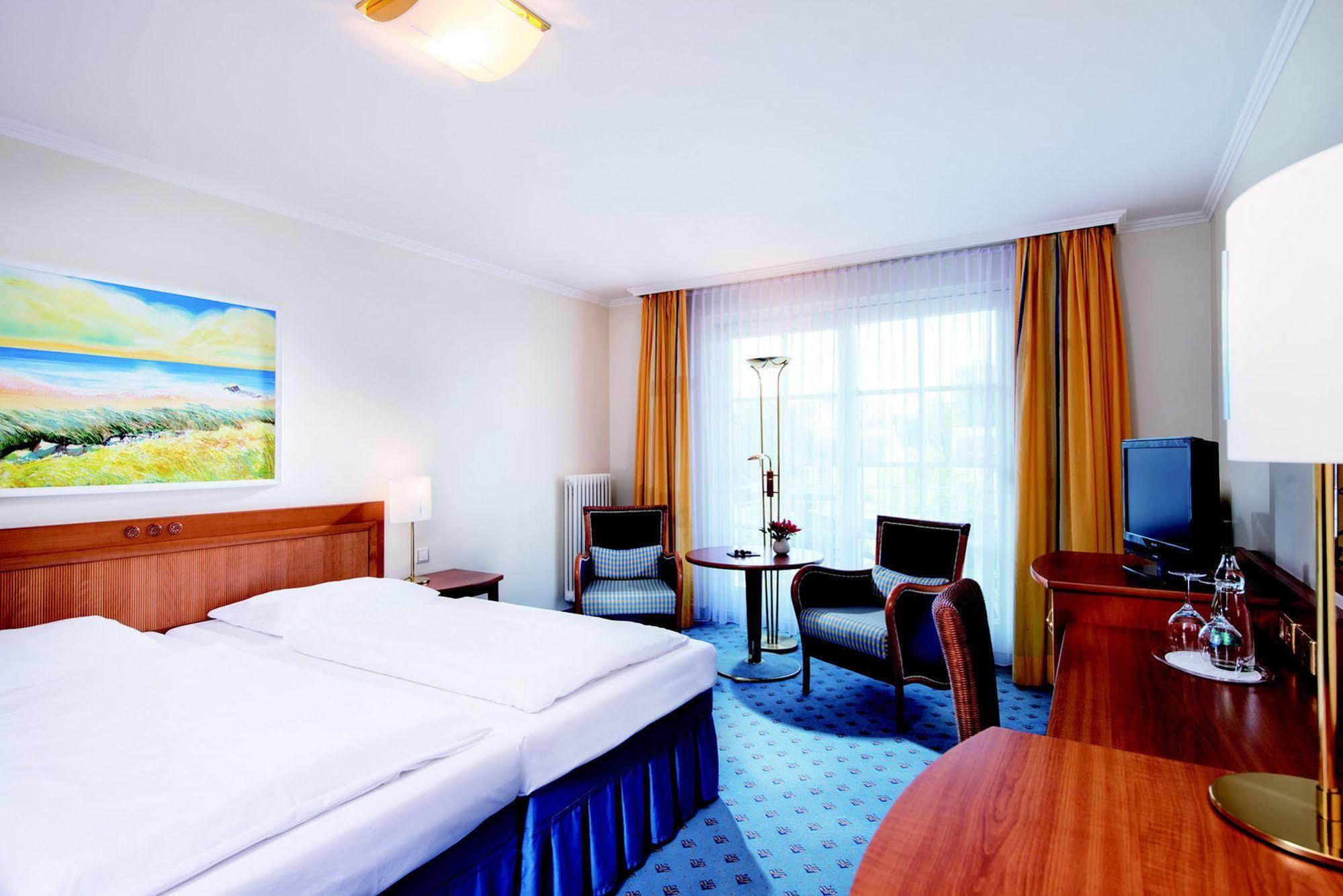 Hotel Kleine Strandburg - Adults Only Zinnowitz Bagian luar foto